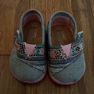 Toms Shoes